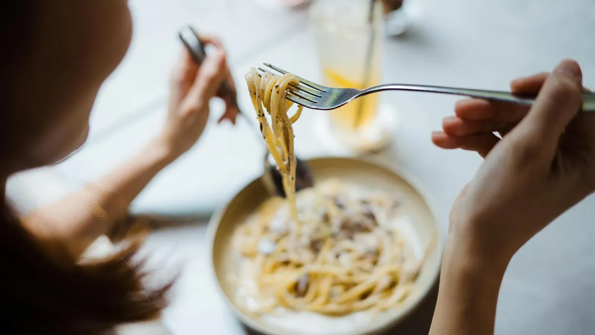 Der richtige Zeitpunkt fürs Abendessen: ein Leitfaden für gesündere Essgewohnheiten